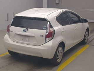 TOYOTA AQUA 2015