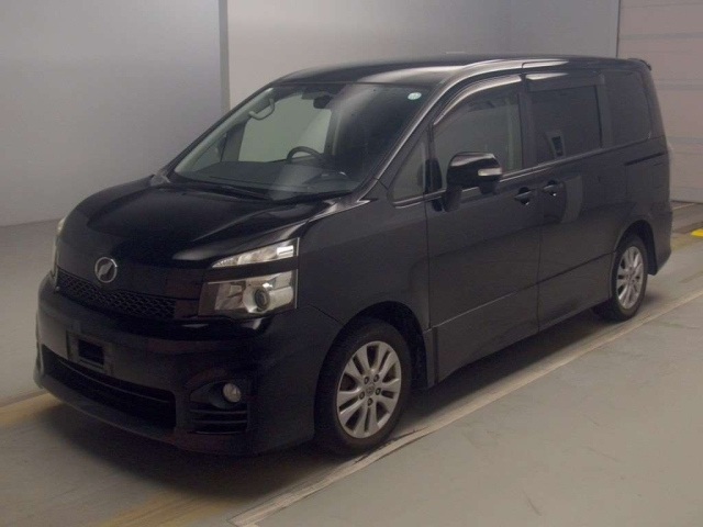 TOYOTA VOXY 2011