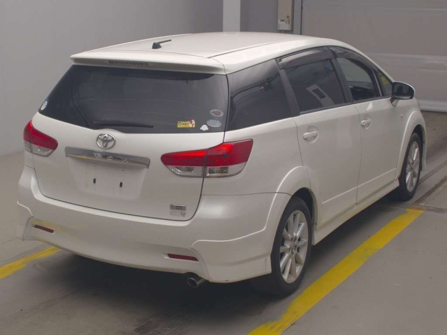 TOYOTA WISH 2010