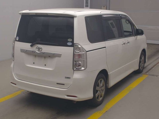 TOYOTA VOXY 2009