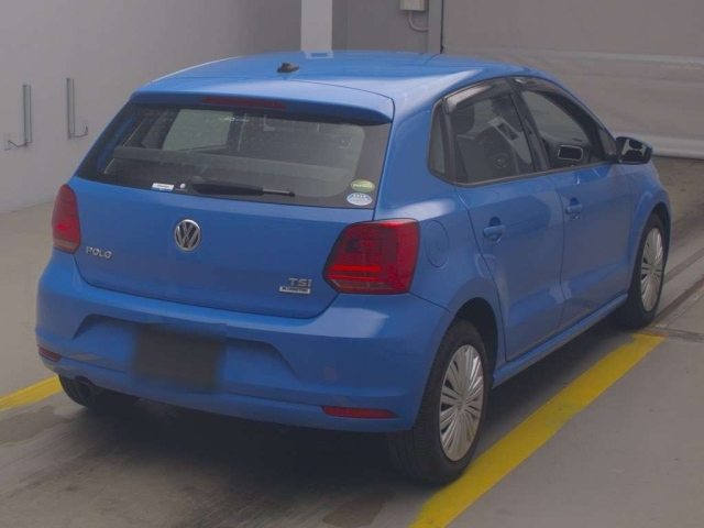 VOLKSWAGEN POLO 2015