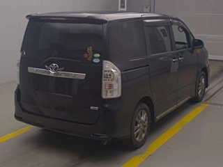 TOYOTA VOXY 2012