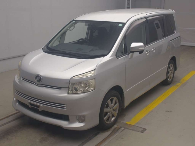TOYOTA VOXY 2009