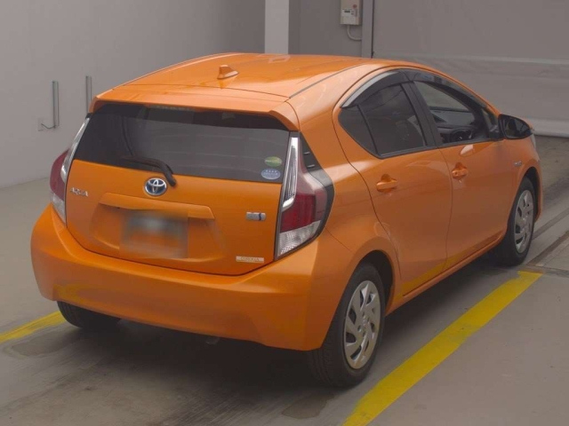 TOYOTA AQUA 2015