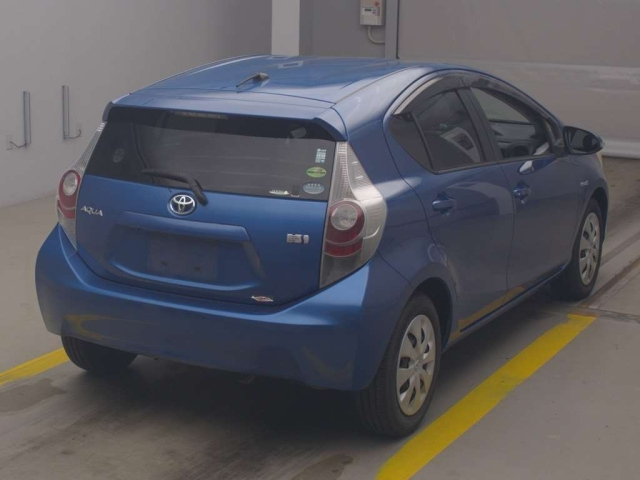 TOYOTA AQUA 2012