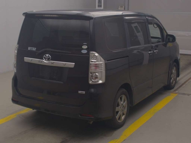 TOYOTA VOXY 2009