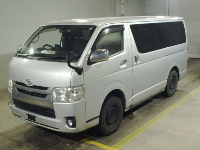 TOYOTA HIACE VAN 2016