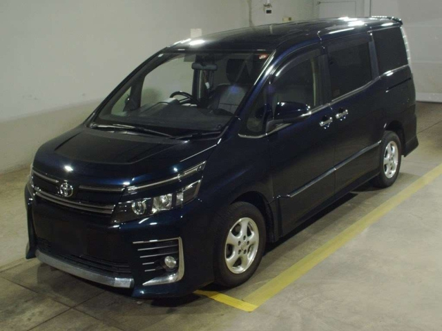 TOYOTA VOXY 2014