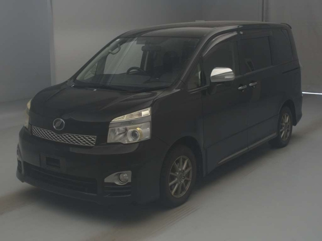 TOYOTA VOXY 2013