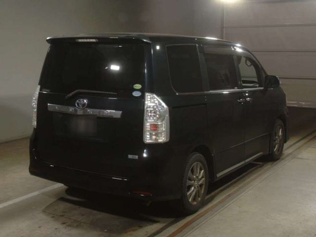 TOYOTA VOXY 2013