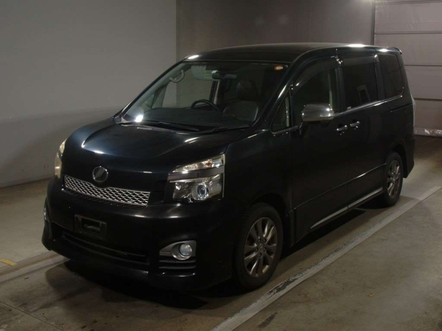 TOYOTA VOXY 2013