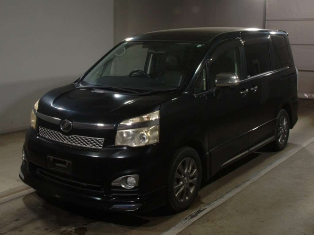 TOYOTA VOXY 2013