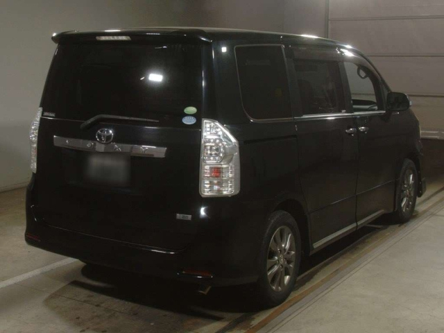 TOYOTA VOXY 2013