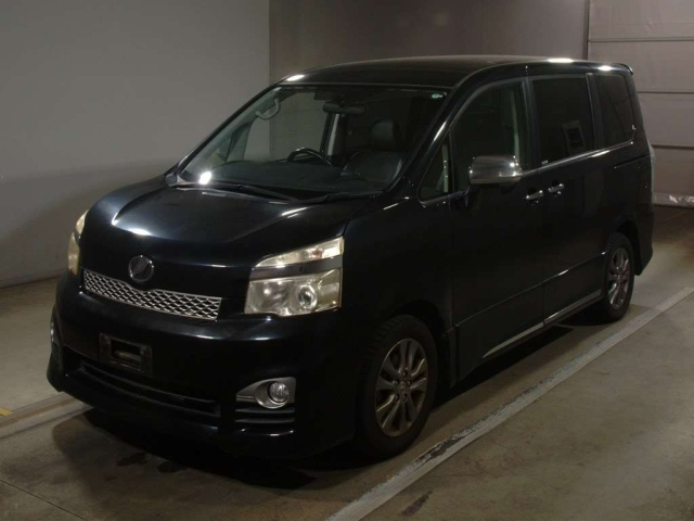 TOYOTA VOXY 2013
