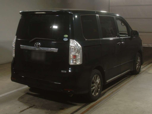 TOYOTA VOXY 2013