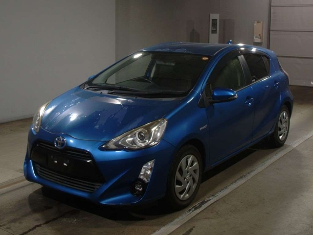 TOYOTA AQUA 2015