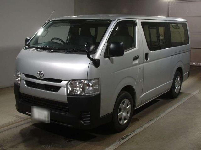 TOYOTA HIACE VAN 2022