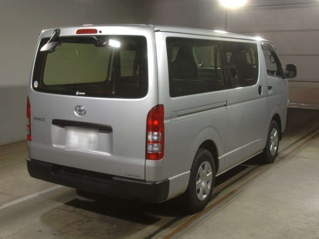TOYOTA HIACE VAN 2022