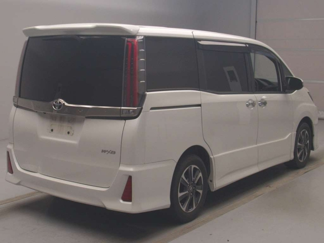 TOYOTA NOAH 2018