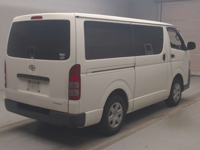 TOYOTA HIACE VAN 2011
