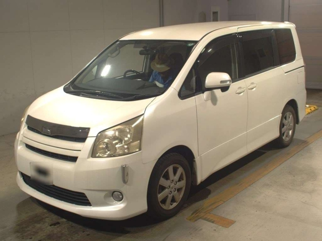 TOYOTA NOAH 2008