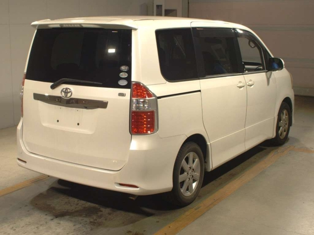 TOYOTA NOAH 2008