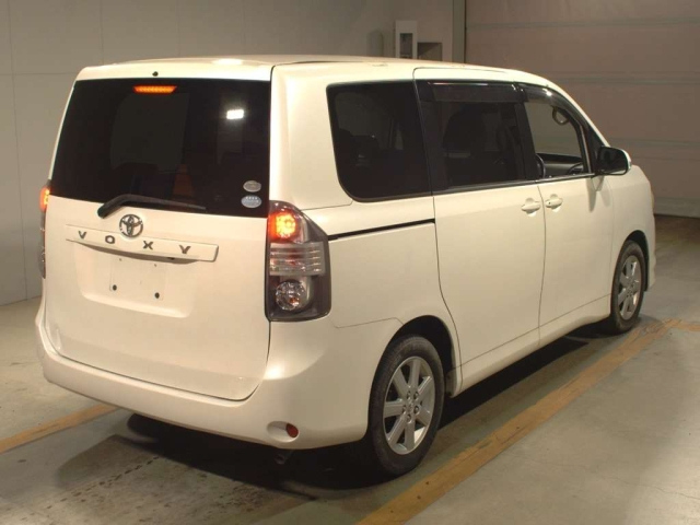 TOYOTA VOXY 2009