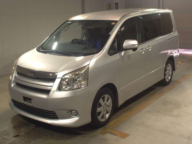 TOYOTA NOAH 2008