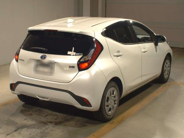 TOYOTA AQUA 2021