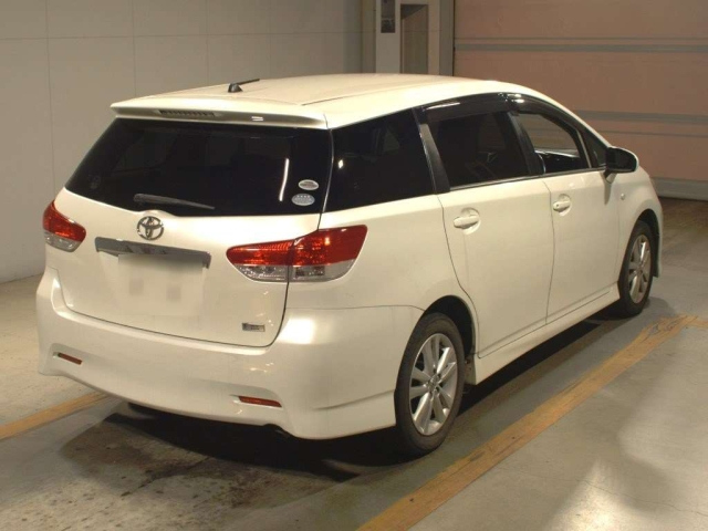 TOYOTA WISH 2010