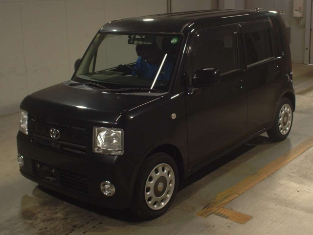 TOYOTA PIXIS SPACE 2016