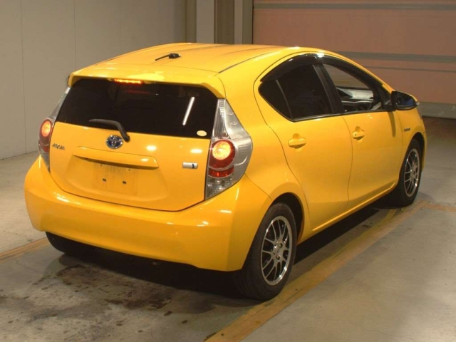 TOYOTA AQUA 2012