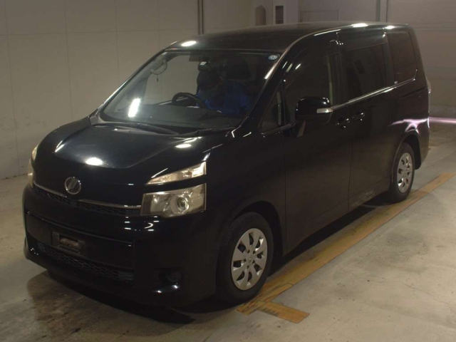 TOYOTA VOXY 2011