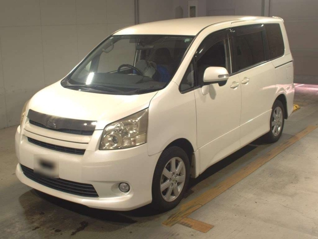 TOYOTA NOAH 2008