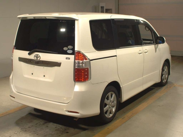 TOYOTA NOAH 2008