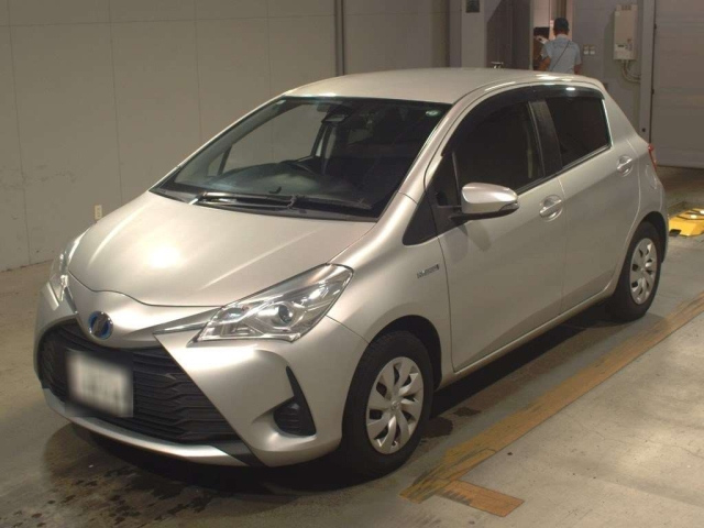 TOYOTA VITZ 2019