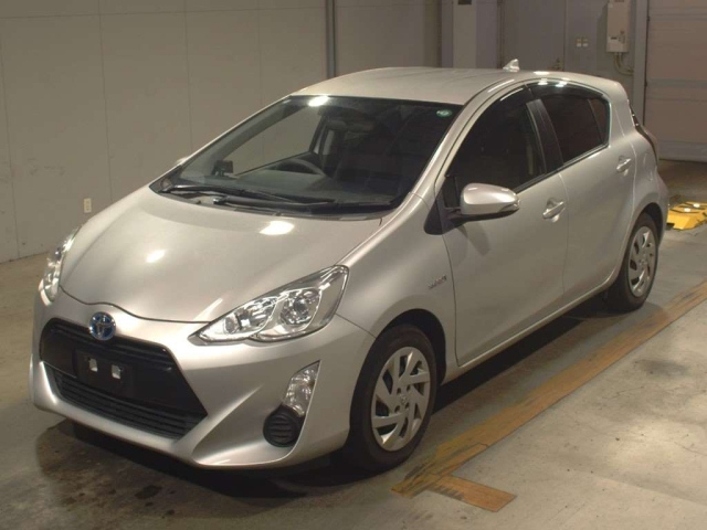 TOYOTA AQUA 2015