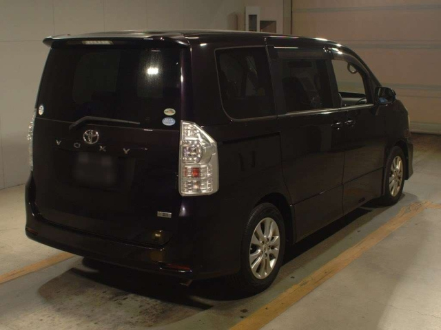 TOYOTA VOXY 2010