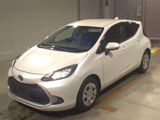 TOYOTA AQUA 2021
