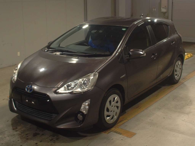 TOYOTA AQUA 2016