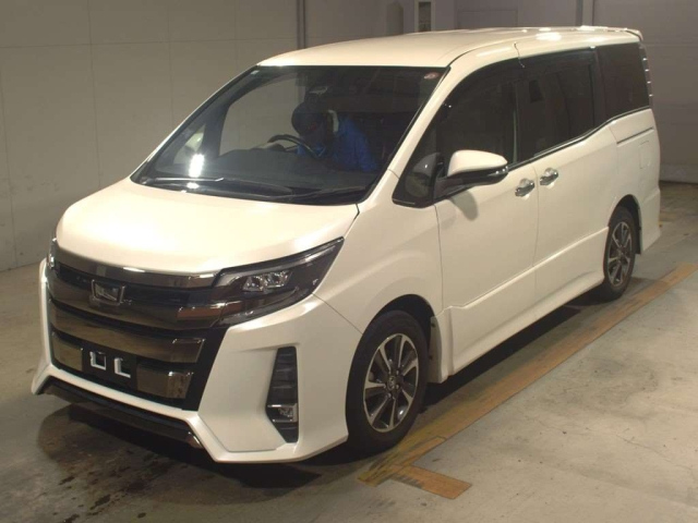 TOYOTA NOAH 2018