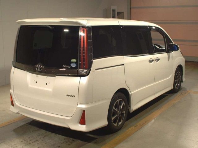 TOYOTA NOAH 2018
