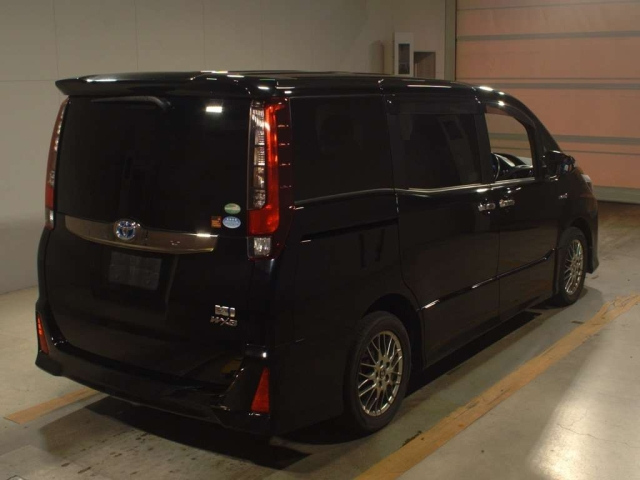 TOYOTA NOAH 2017