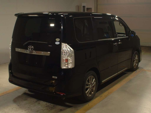 TOYOTA VOXY 2012
