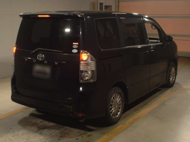 TOYOTA VOXY 2009