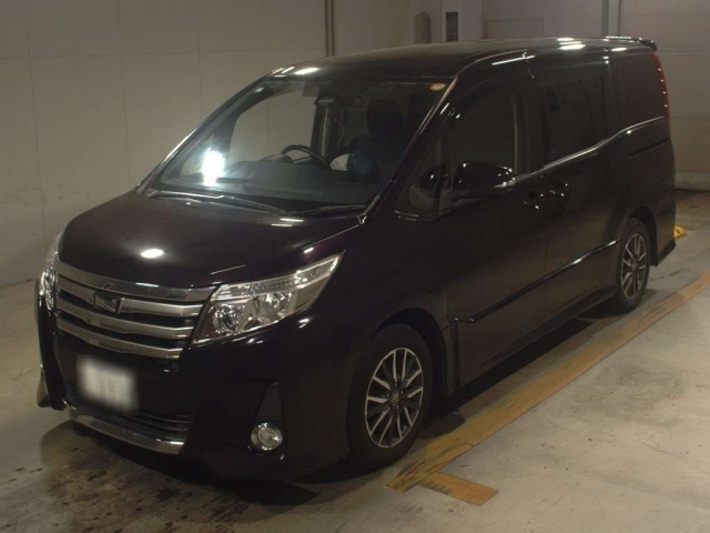 TOYOTA NOAH 2016
