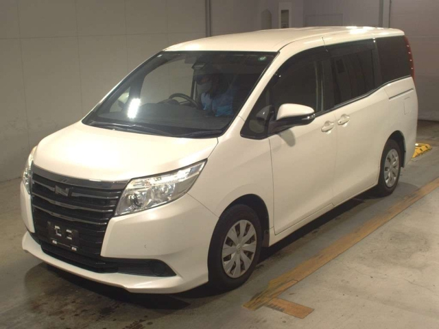 TOYOTA NOAH 2017