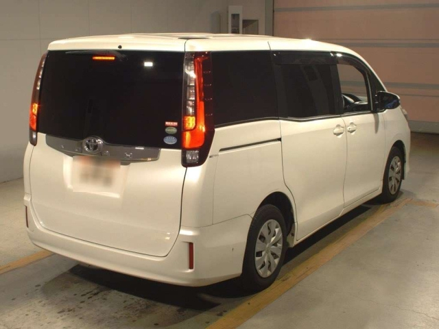 TOYOTA NOAH 2017