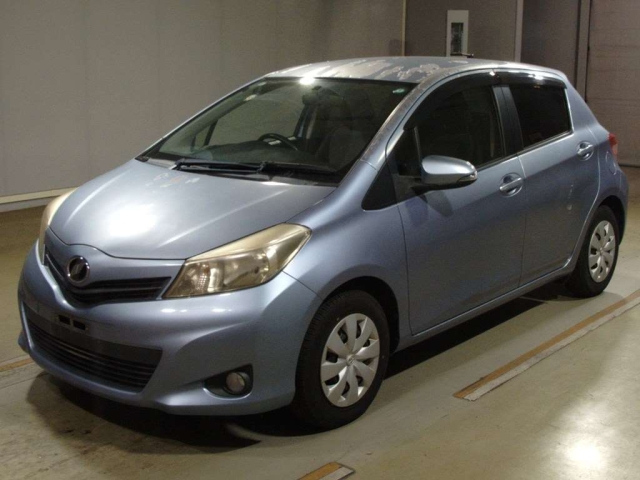 TOYOTA VITZ 2013