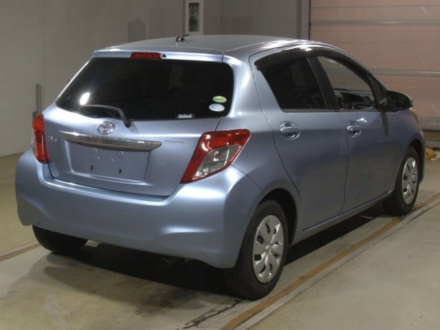 TOYOTA VITZ 2013